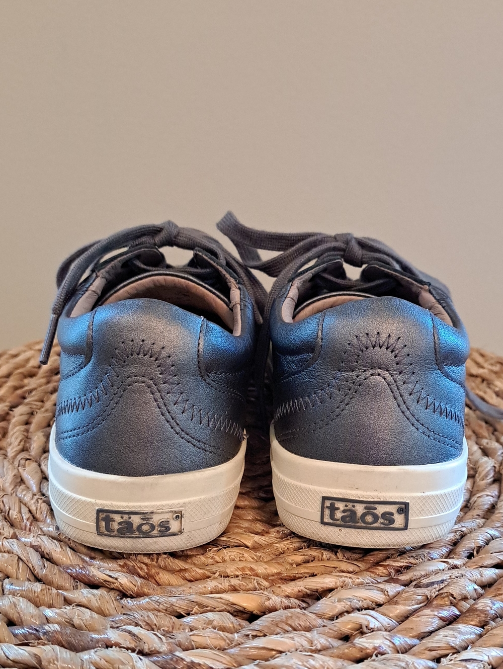 Taos Womens Plim Soul Lux  Metallic Pewter Grey Leather Athleisure Sneakers 7.5 - Picture 5 of 9
